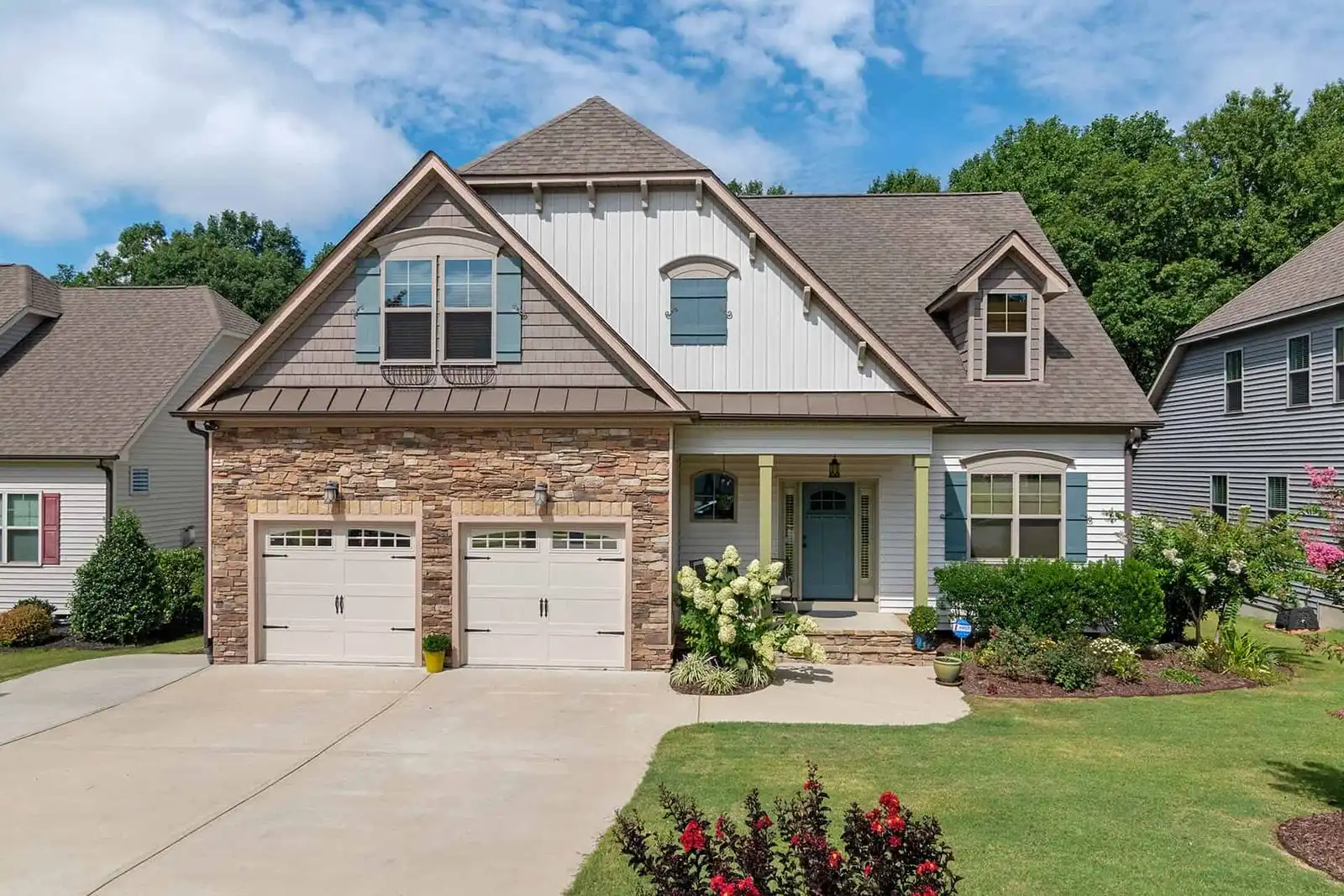 Well maintained residential property lawn in Roanoke VA