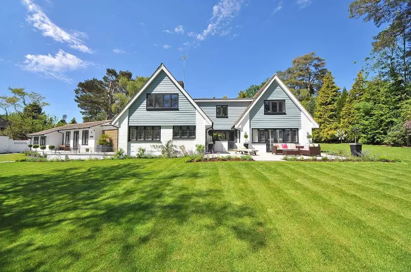 Well maintained residential lawn in Roanoke VA