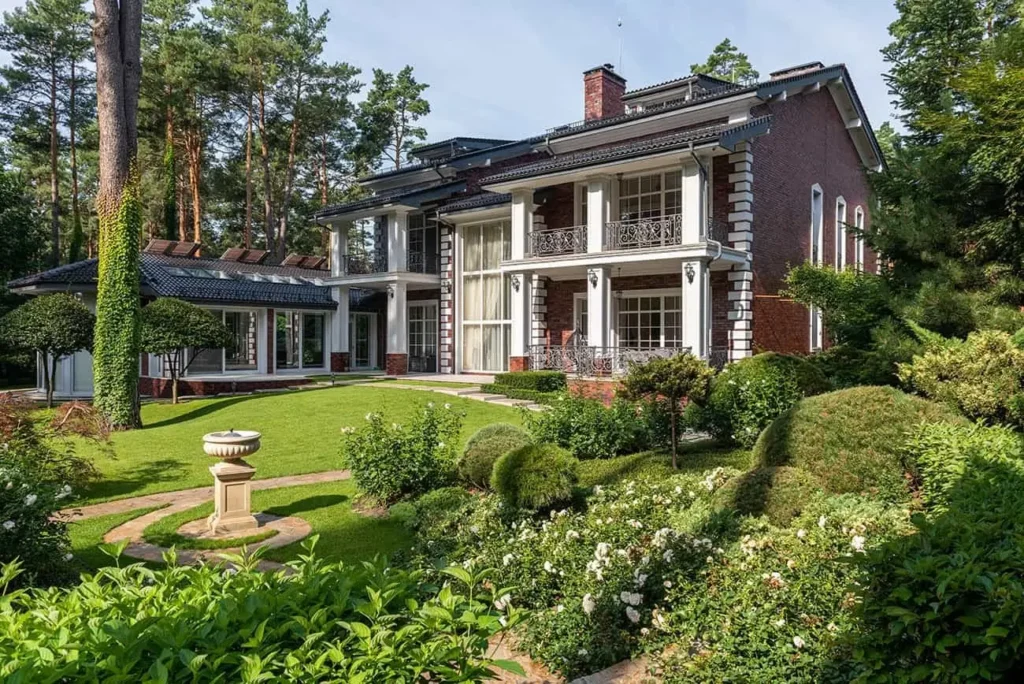 Residential lawn care property in Roanoke Virginia